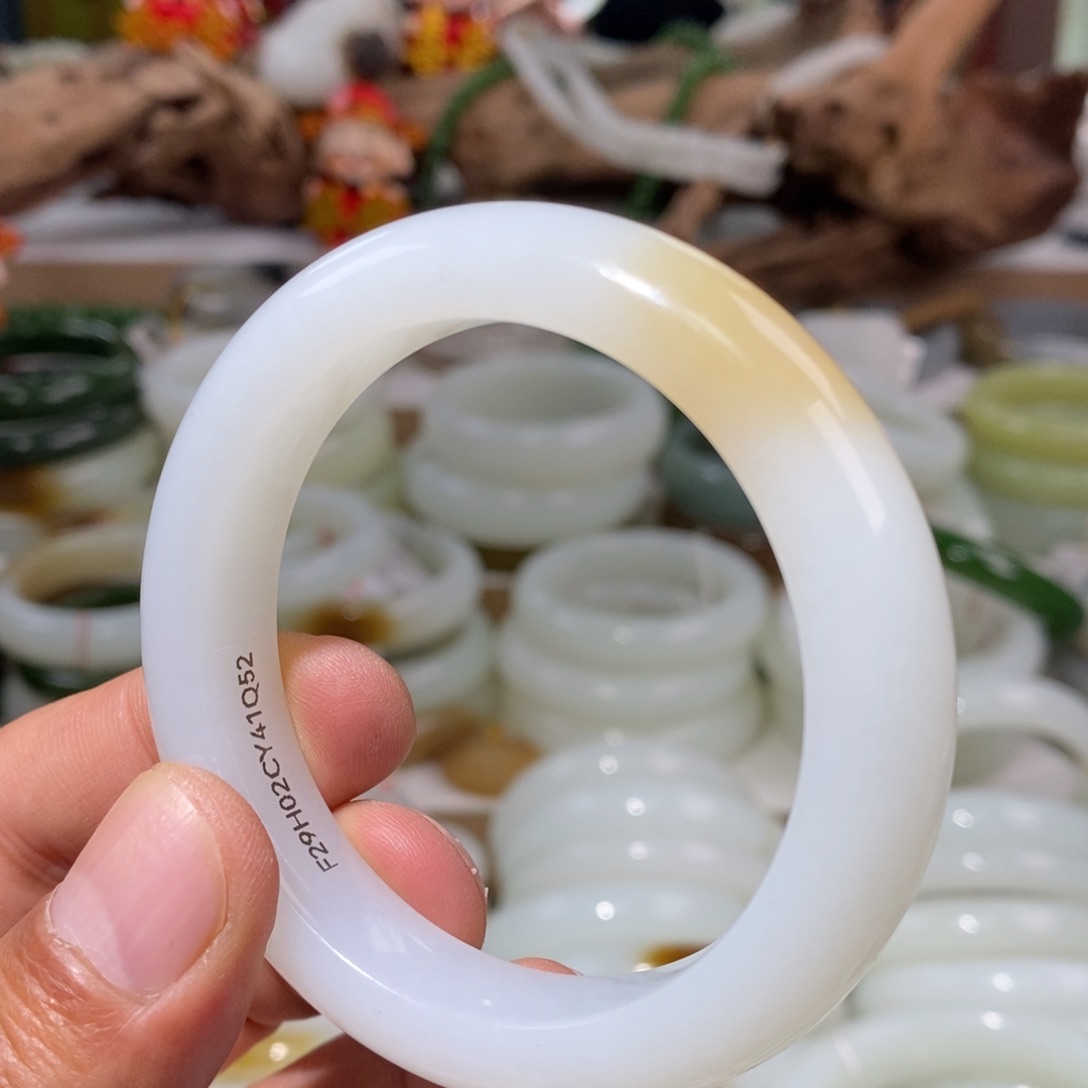 和田玉手镯未镶嵌