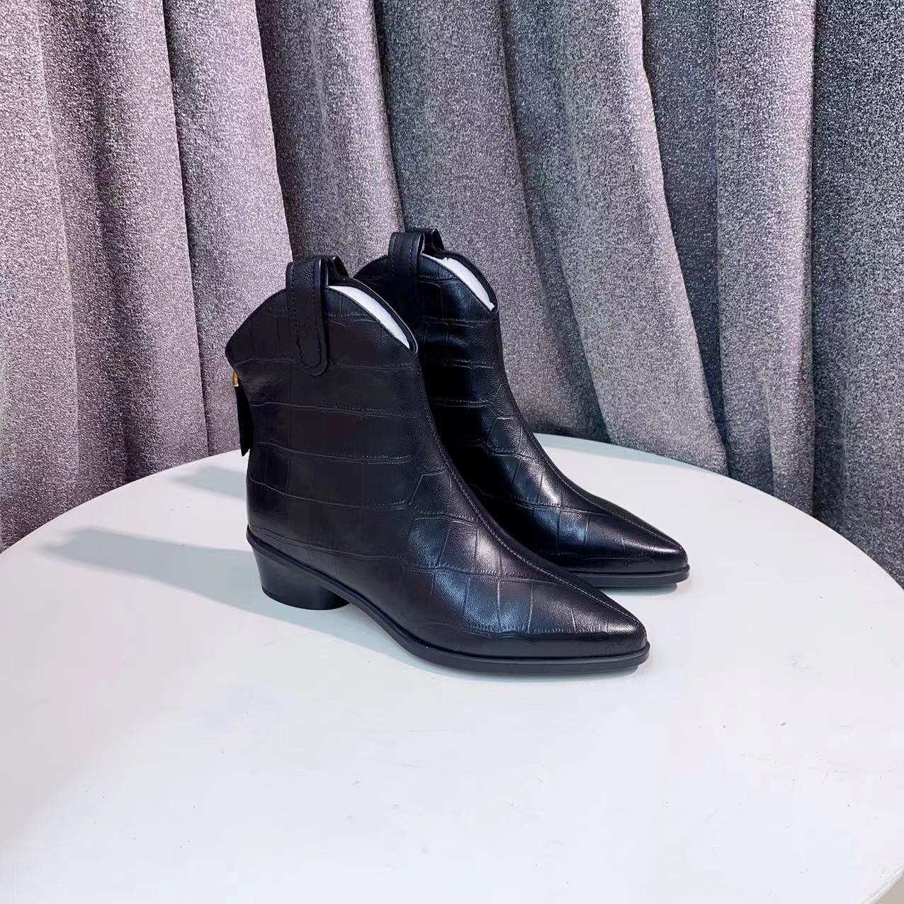 CL9493 黑色  新款秋冬季百搭舒适粗跟时尚女士尖头短靴