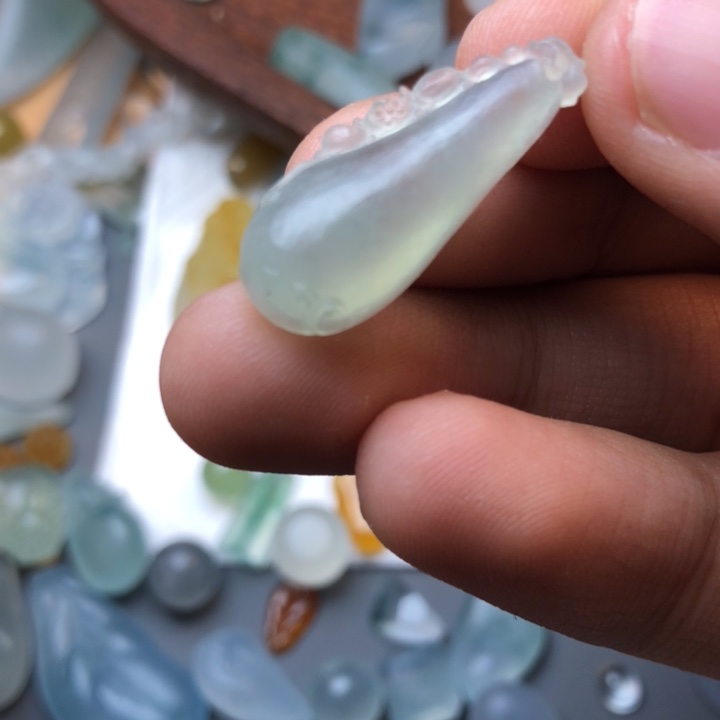 定制翡翠未镶嵌挂件