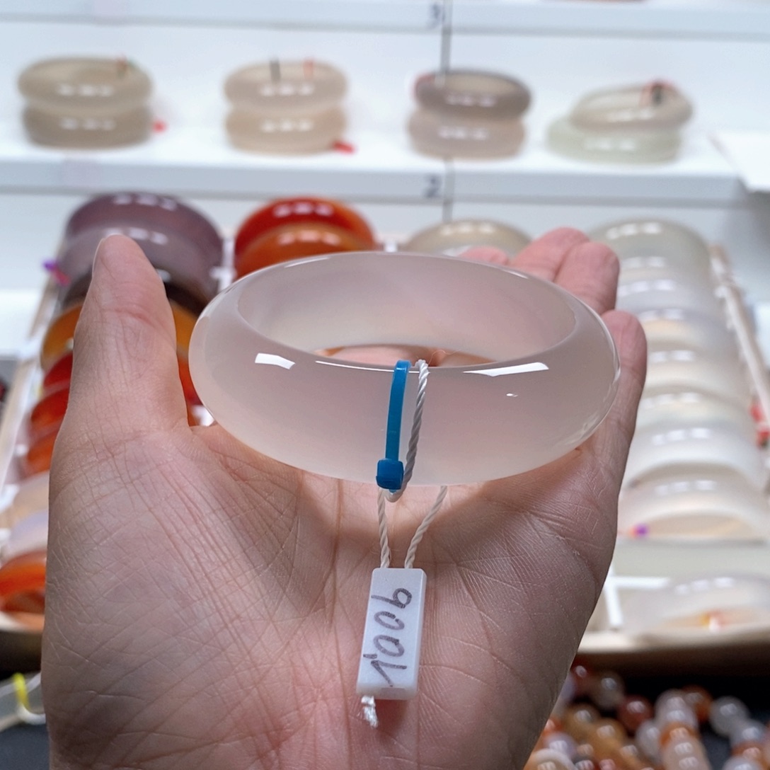 盛***夏玛瑙/玉髓手镯未镶嵌天然纹雾正常