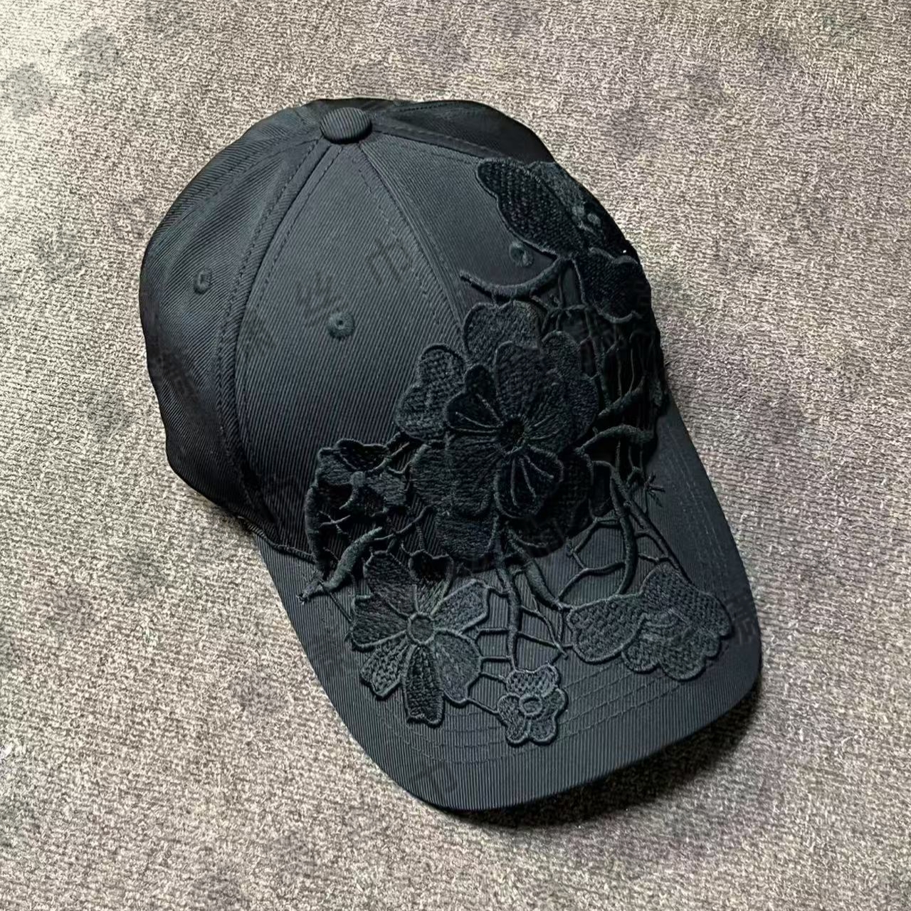 （浮雕花朵鸭舌帽）休闲百搭鸭舌帽