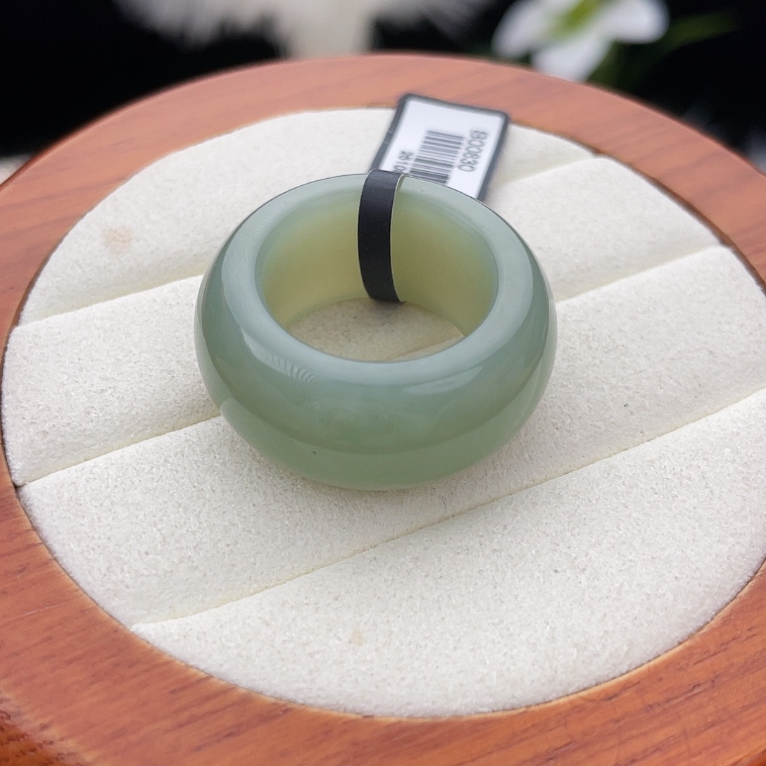 和田玉未镶嵌戒指l15。俄青墩墩。19.1 不退换