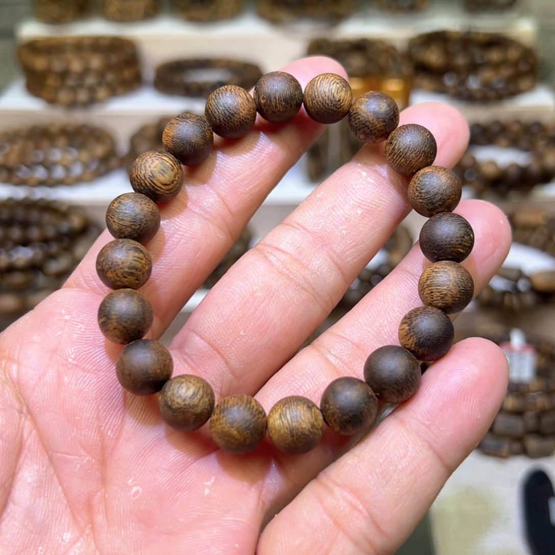 沉香沉香碎屑奇楠沉香10mm圆珠单圈10g多样发其一