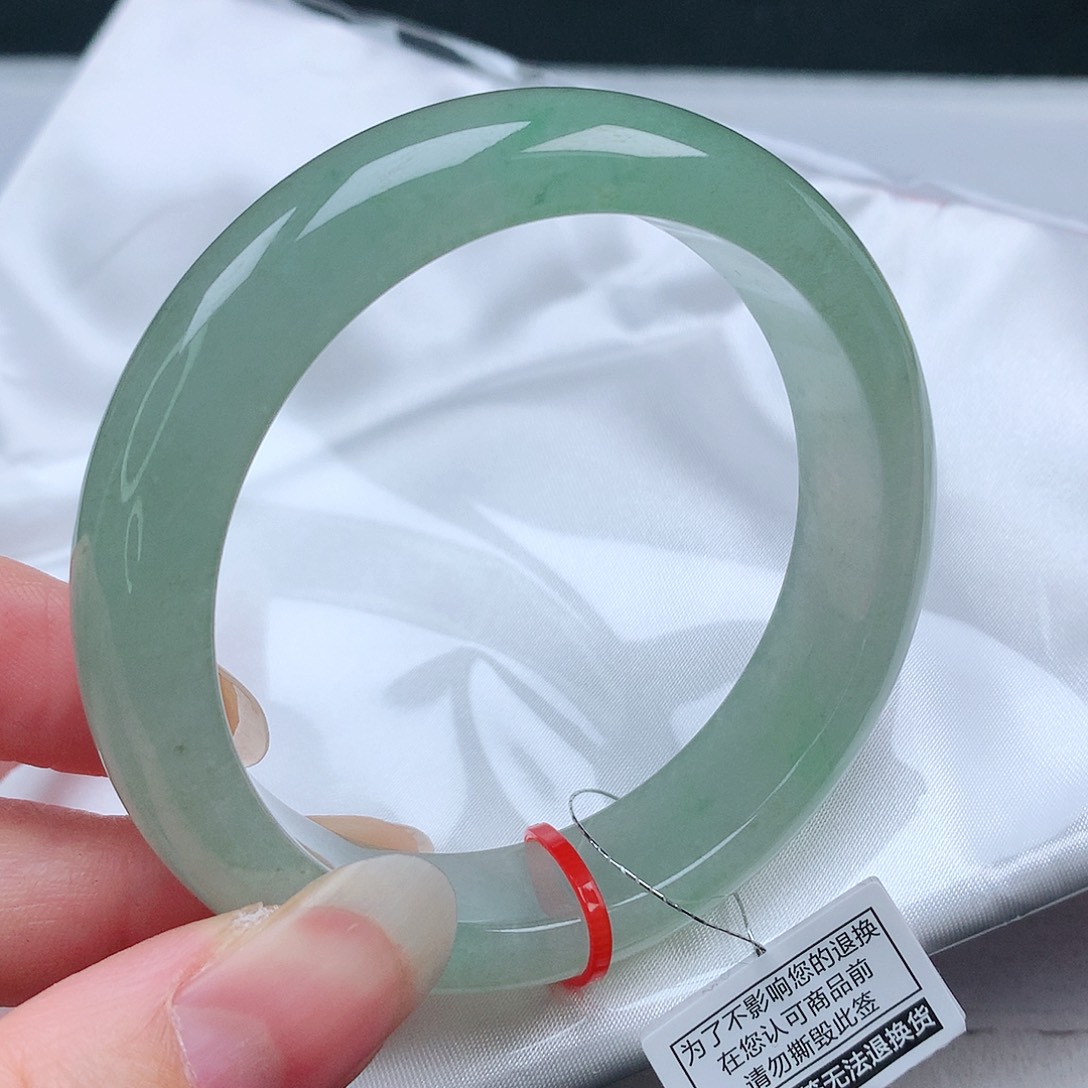 翡翠手镯未镶嵌56圈