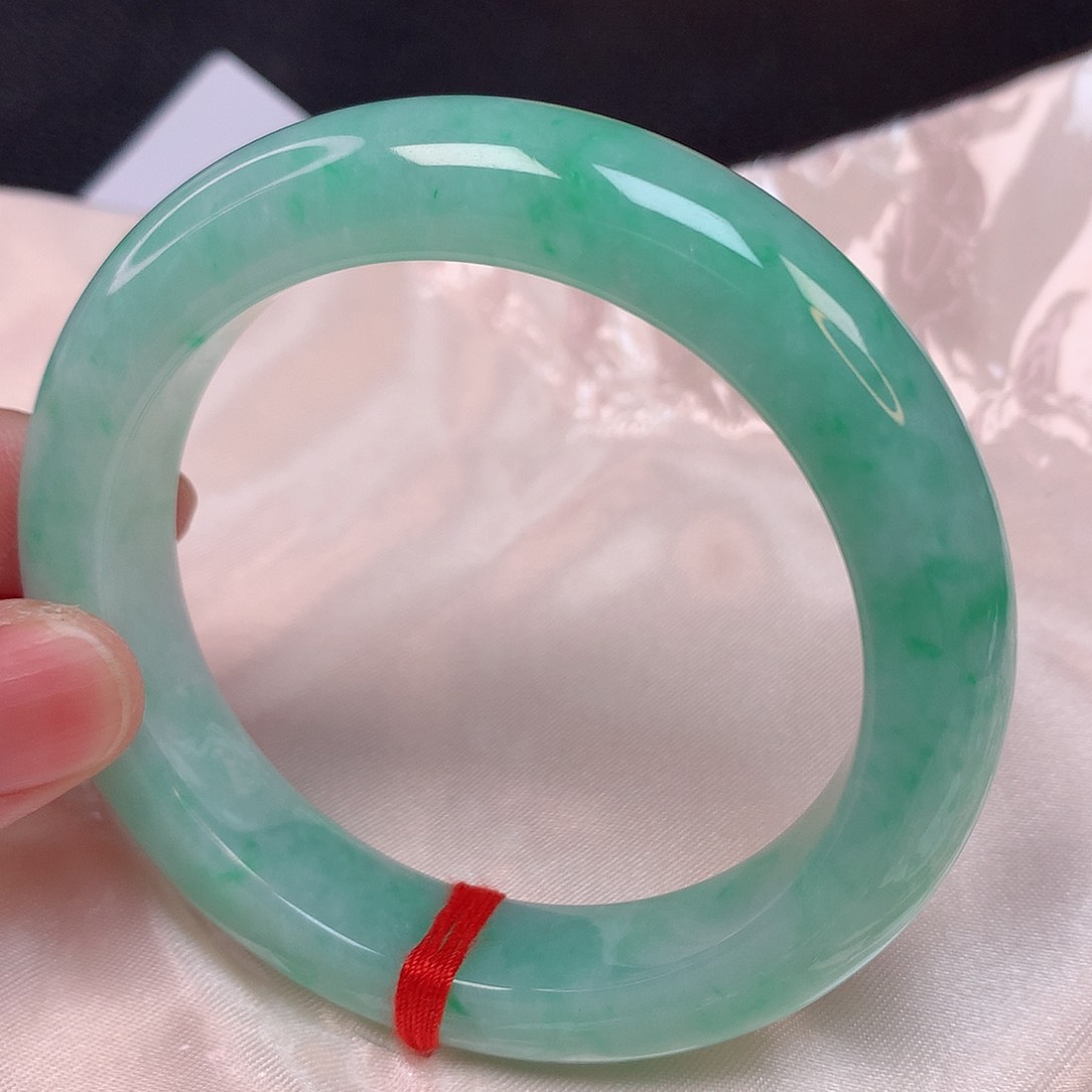 翡翠手镯未镶嵌57+ 翡翠手镯