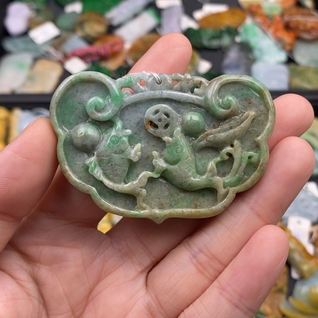 翡翠颈饰未镶嵌锁牌2.7P