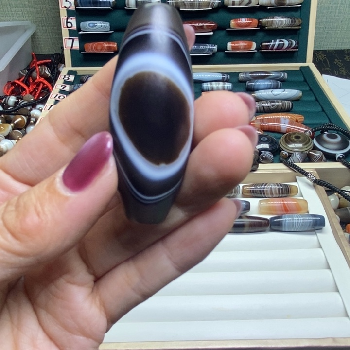 和***贵玛瑙/玉髓未镶嵌珠宝半成品