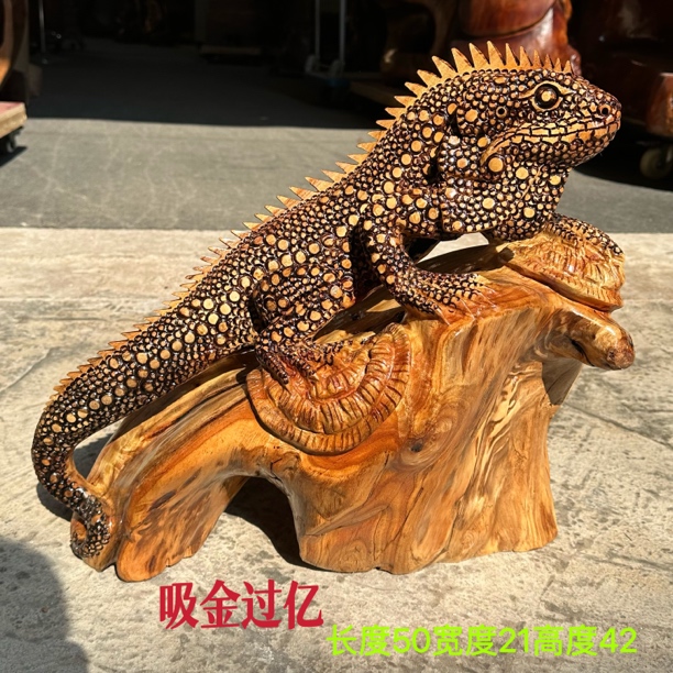 香樟木蜥蜴雕刻工艺品适合公司家居装饰摆件