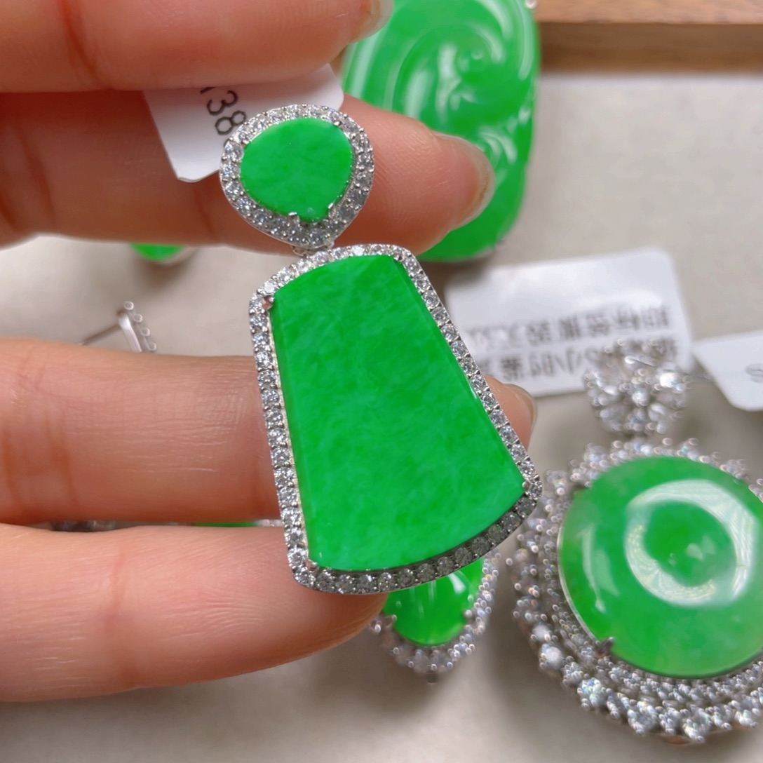 翡翠颈饰银S925镶嵌翡翠