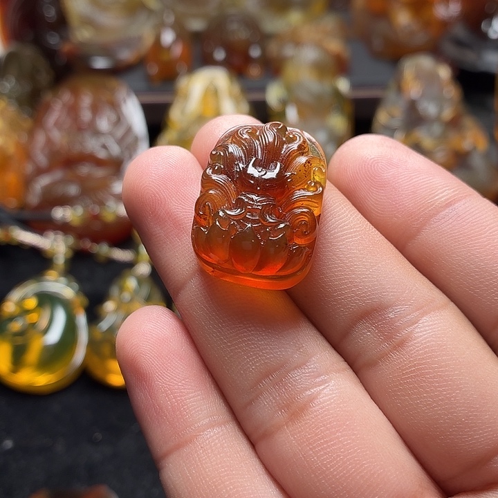 琥珀未镶嵌颈饰140