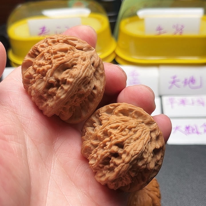 文玩核桃吊坠全品白狮子