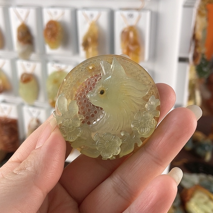 蛇纹石玉颈饰未镶嵌