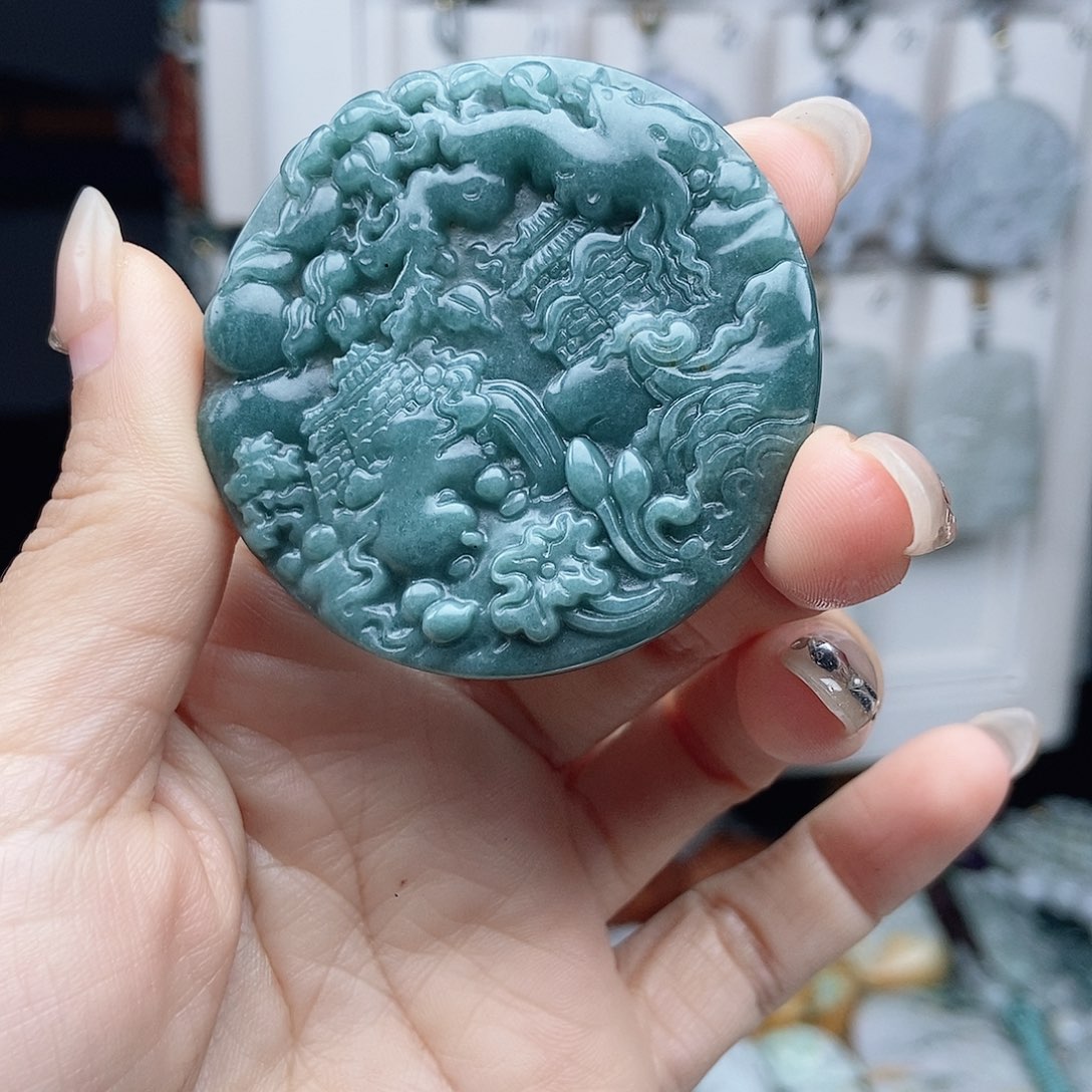 翡翠颈饰未镶嵌翡翠