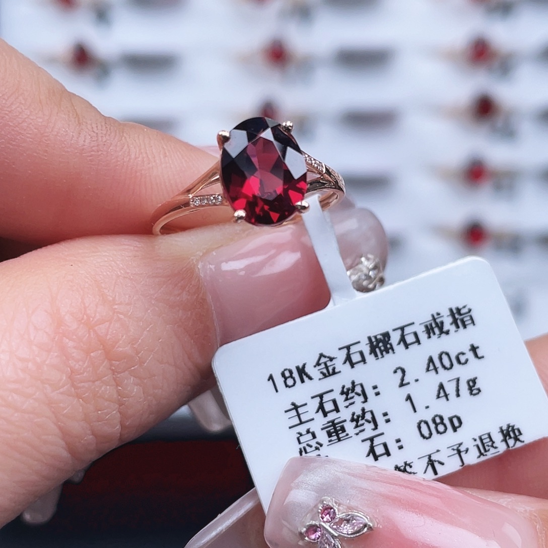 戒指18K金镶嵌石榴石