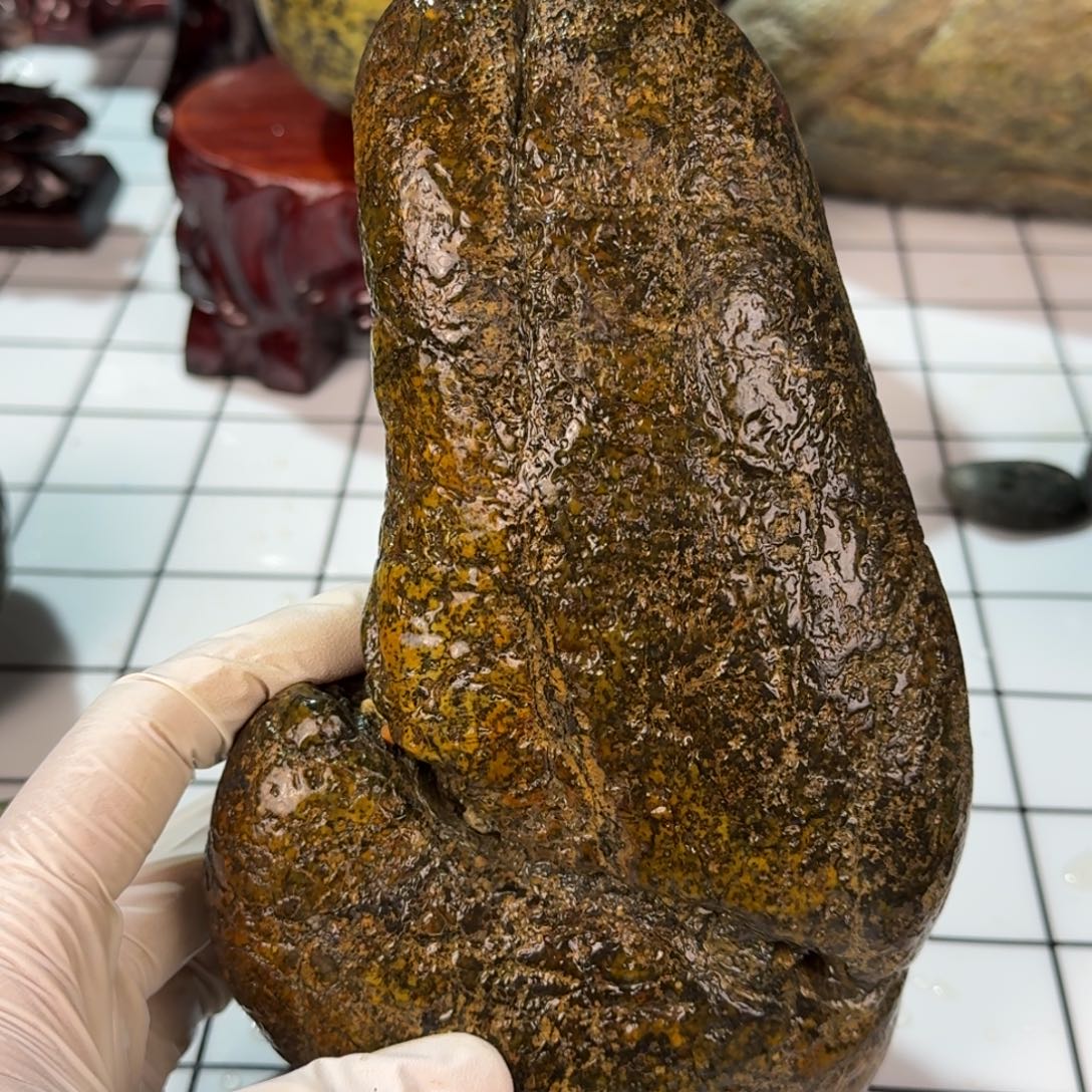 滚***了蛇纹石玉未镶嵌西藏藏玉药王石