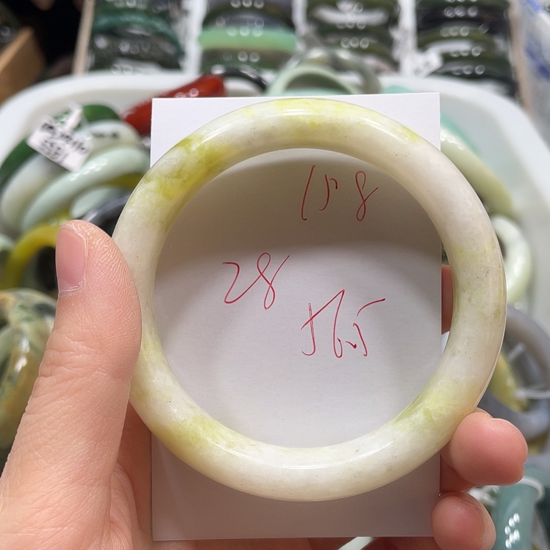 蛇纹石玉手镯未镶嵌