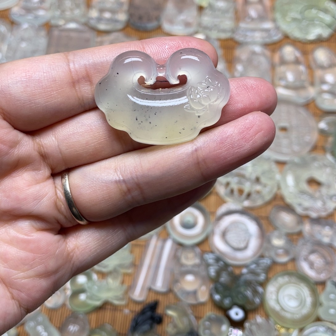 未镶嵌蛇纹石玉颈饰