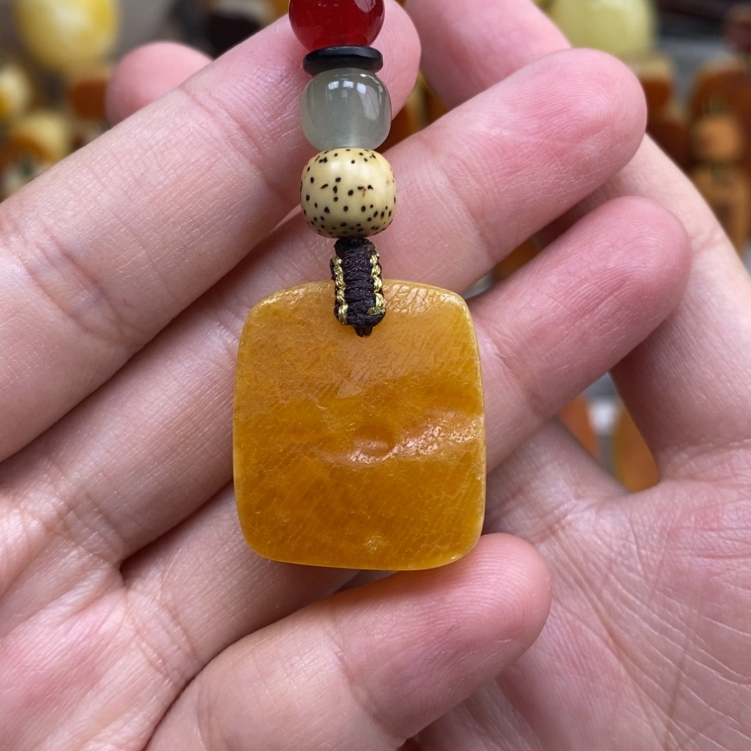 蜜蜡未镶嵌珠宝奇石