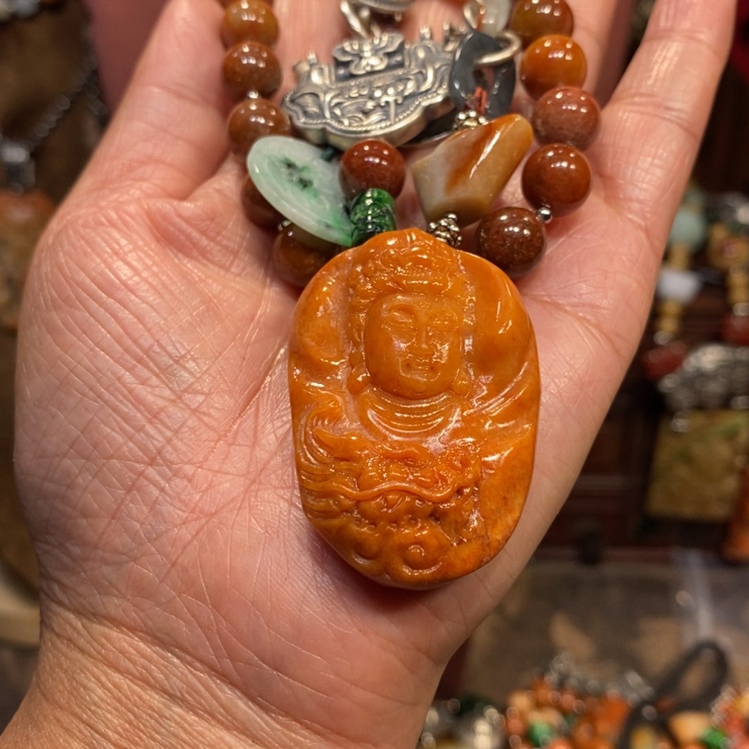 翡翠吊坠(赠链)未镶嵌