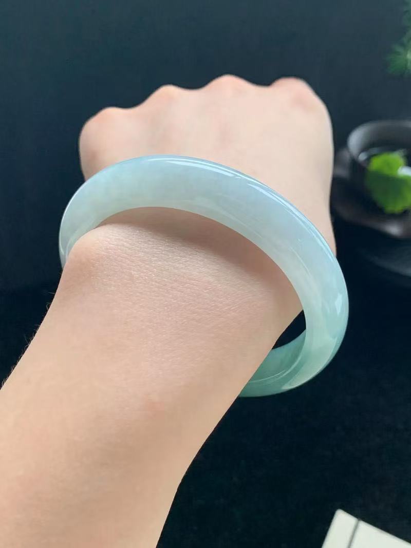 高端大气翡翠手镯