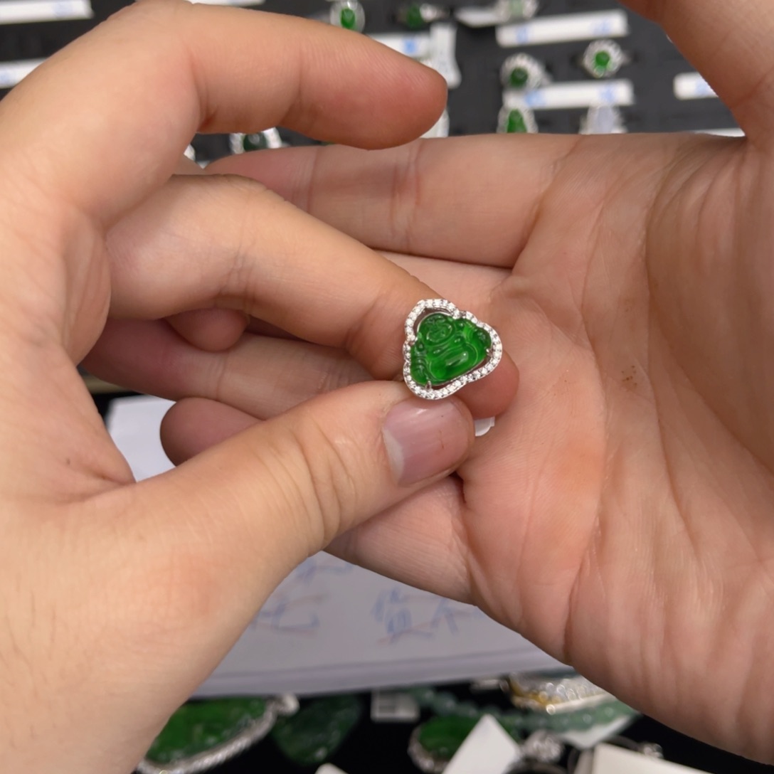 翡翠戒指银S925镶嵌翡翠戒指