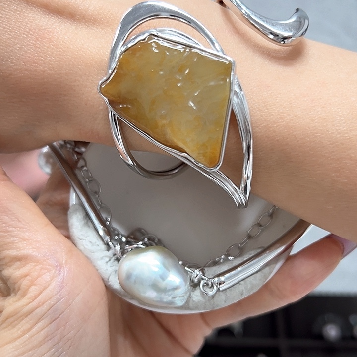 颈饰银S925镶嵌海水珍珠吱**喂