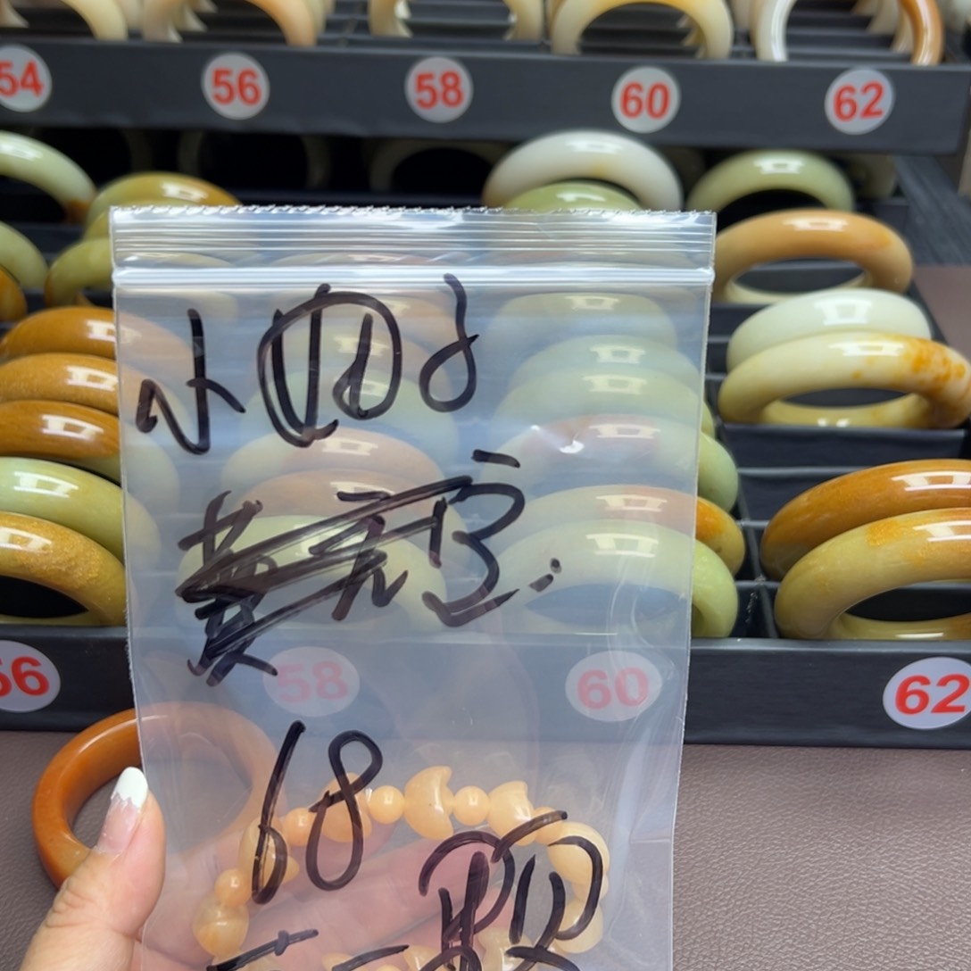 石英质玉手镯未镶嵌小*子