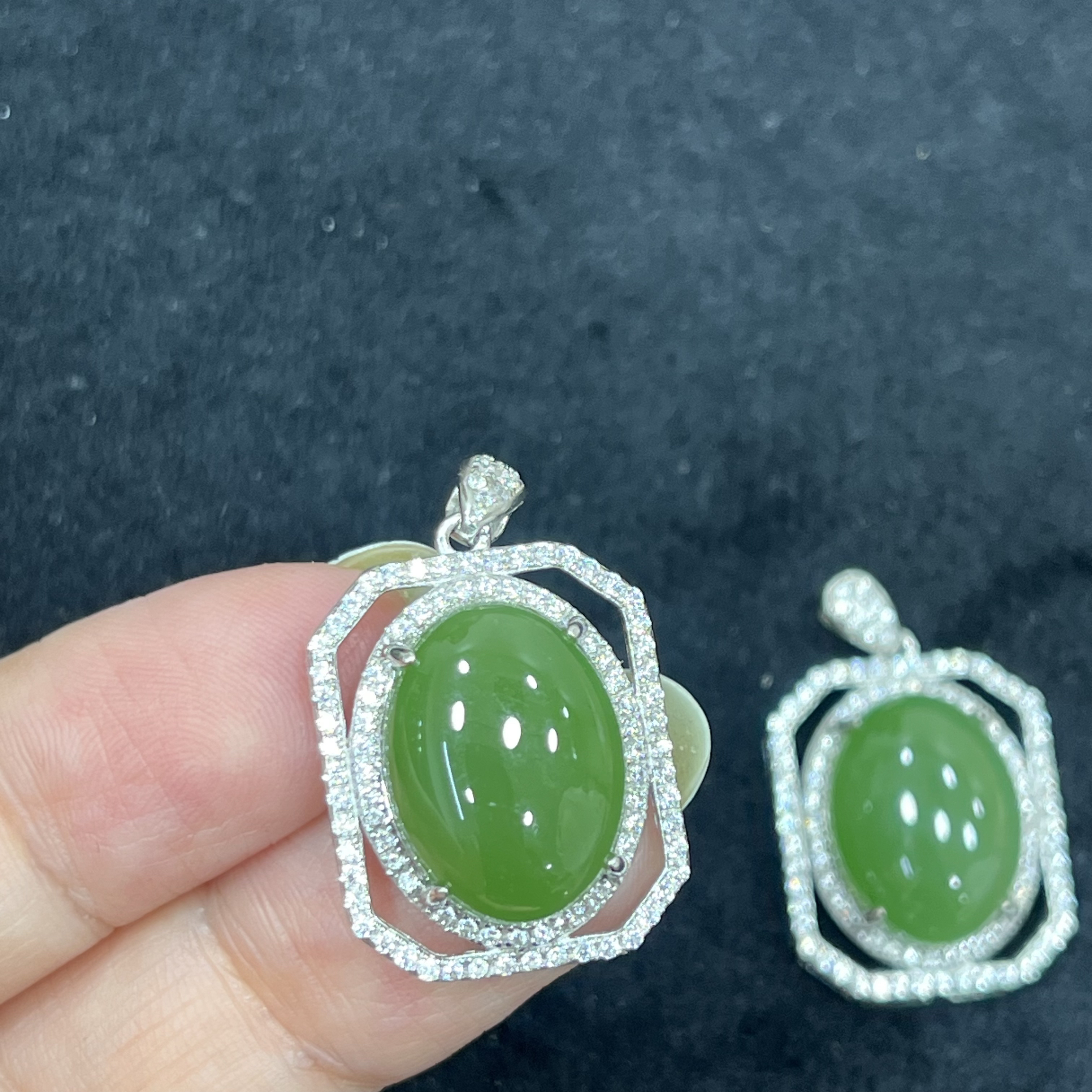 俄罗斯碧玉蛋面吊坠尺寸裸石15-11mm阳绿无黑点多样性发一件