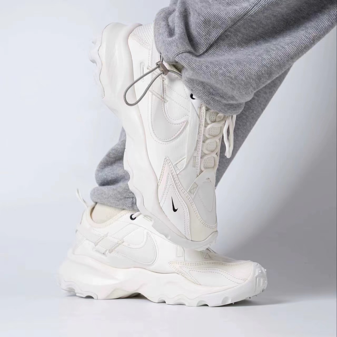 Nike耐克女鞋2022春季新款厚底老爹鞋轻便运动鞋休闲鞋DD9682-100