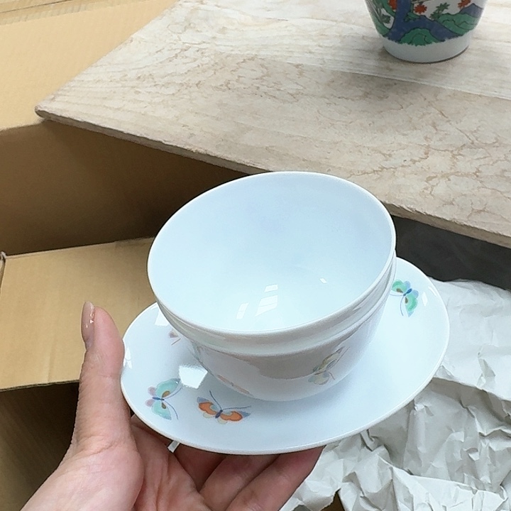 晴*瓷器。  瓷器。