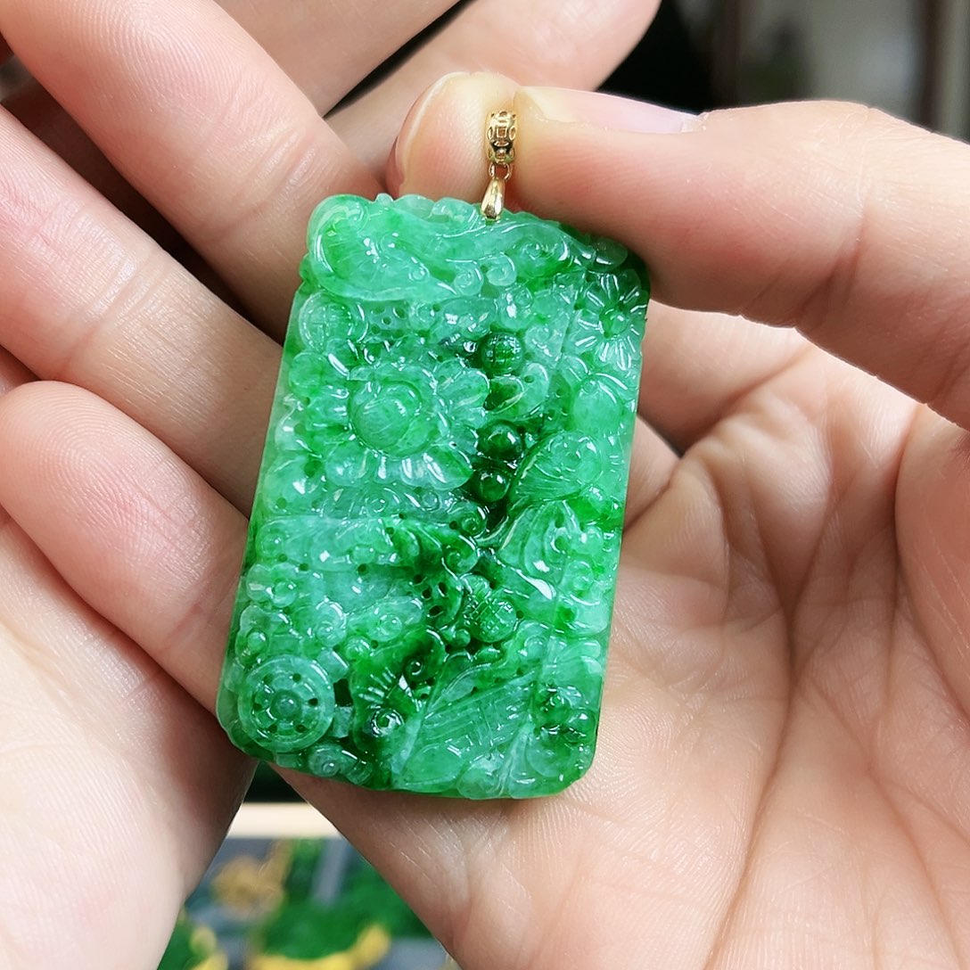 翡翠颈饰18K金镶嵌吊坠