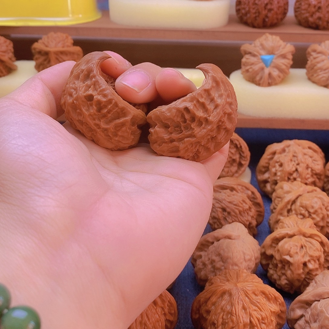 文玩核桃把件天然异形钩子全品