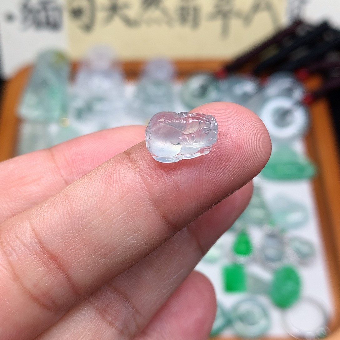 翡翠裸石缅甸天然A货翡翠冰种貔貅