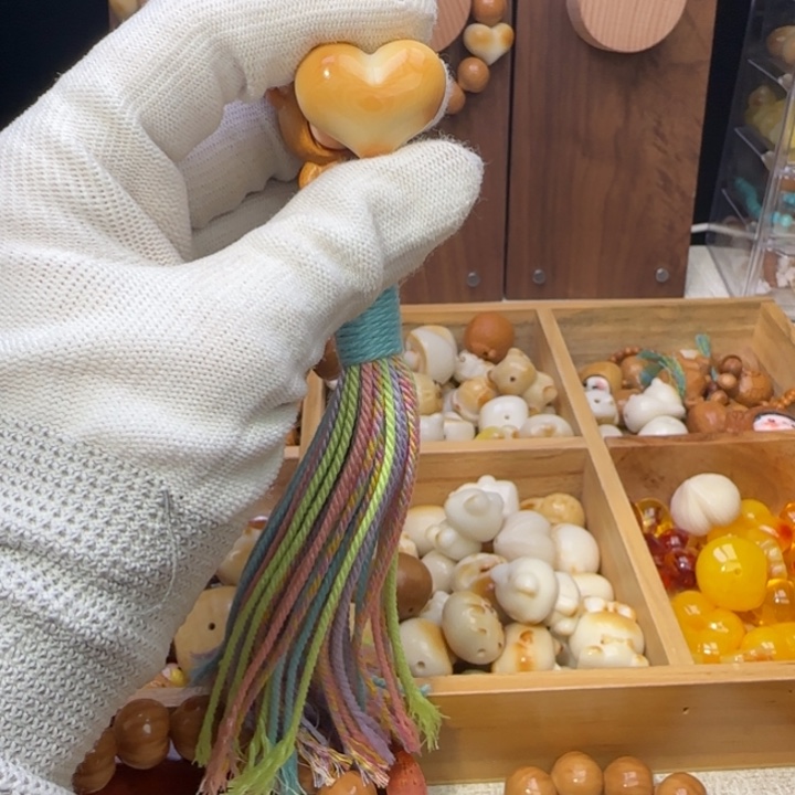 不***龄核桃定制款屁桃爱心➕彩色流苏