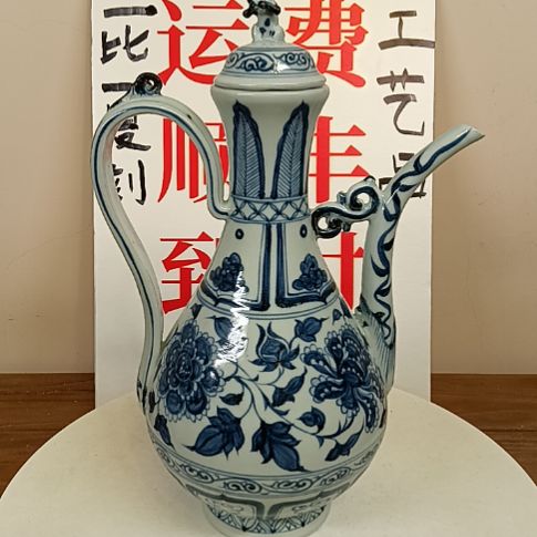 摆件青花花卉纹执壶