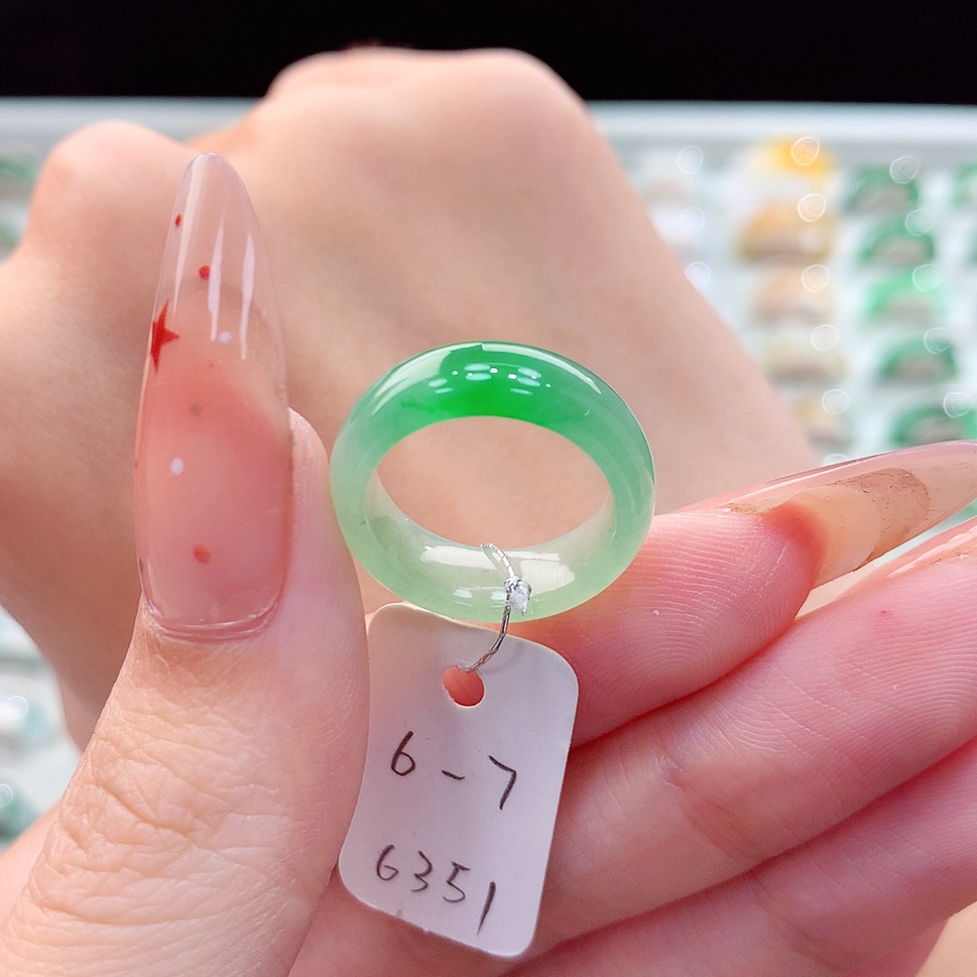 翡翠未镶嵌戒指6.7号