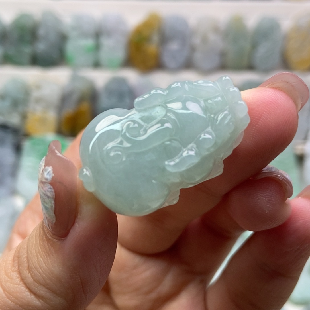 翡翠吊坠(赠链)未镶嵌