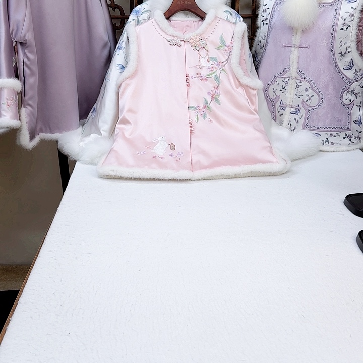 织绣粉色桑蚕丝冬款上衣
