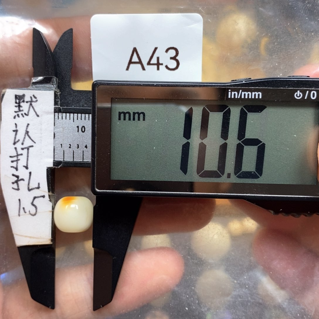 未镶嵌蜜蜡裸石满瓷白红沁全品