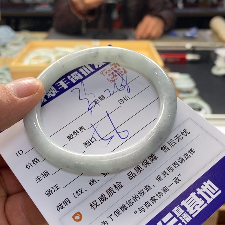 翡翠手镯未镶嵌翡翠手镯未镶嵌