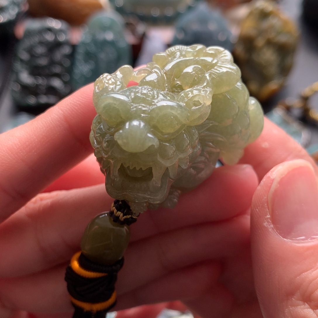 翡翠未镶嵌颈饰貔貅