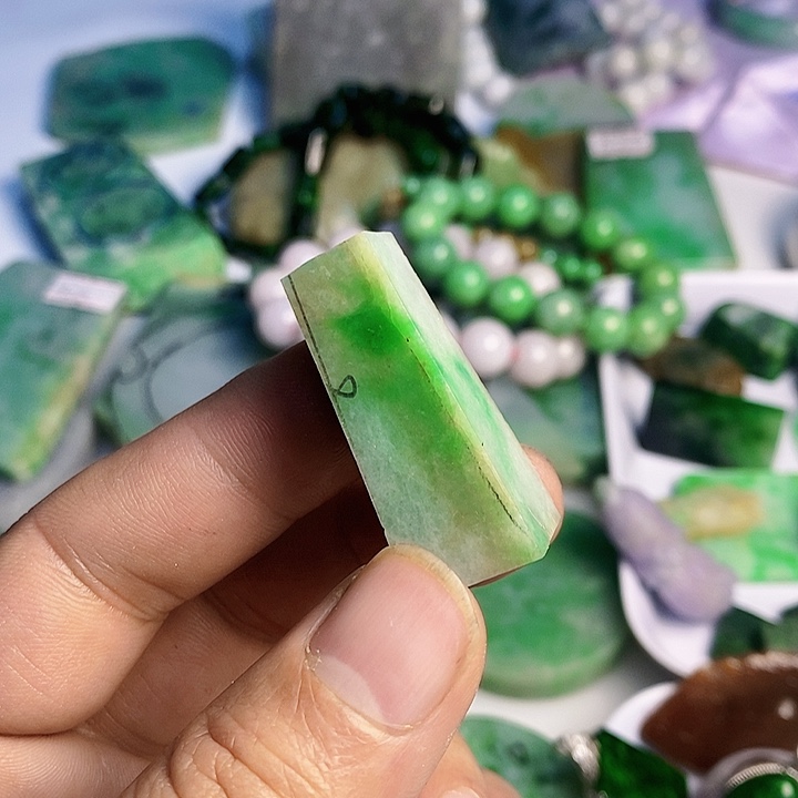 古***瞳翡翠散珠天然翡翠A货挂件