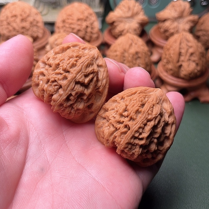 文玩核桃把件三角南疆石