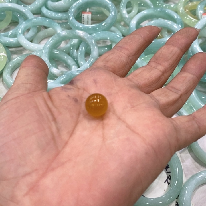 蛇纹石玉手镯未镶嵌玺*