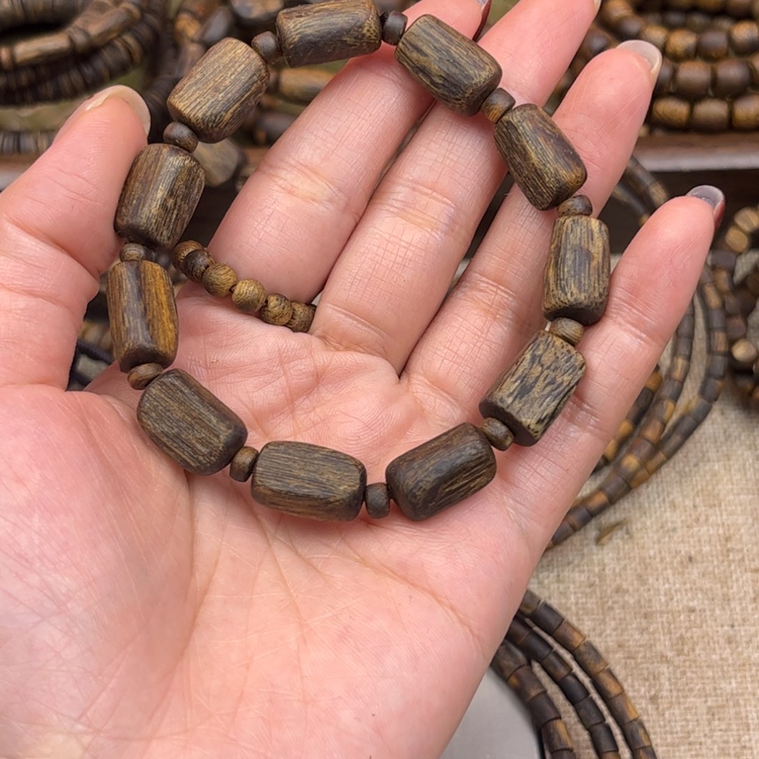 沉香一****?碎屑奇楠1.1树心油沉水13.6克