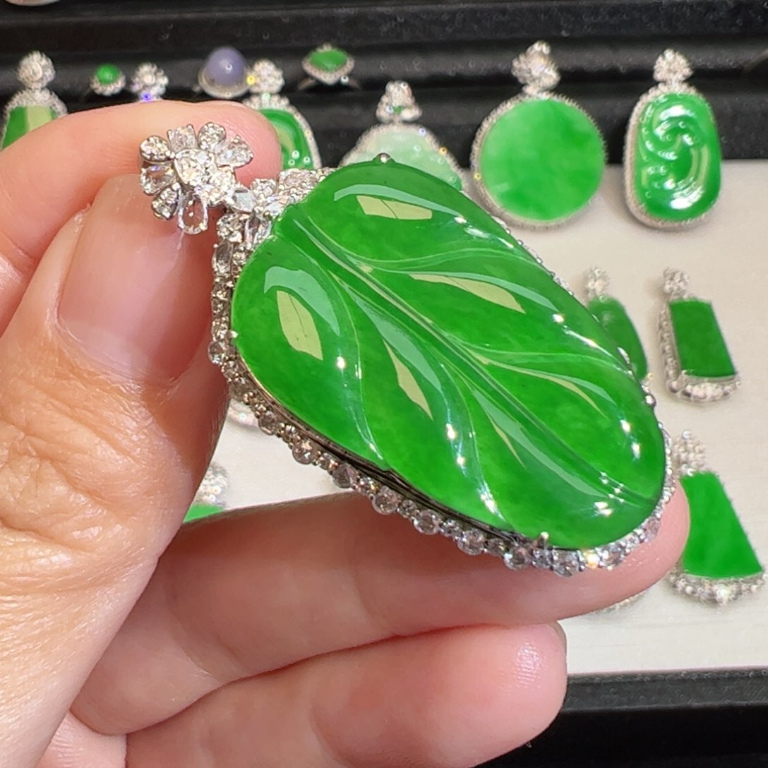 翡翠吊坠(不含链)18K金镶嵌