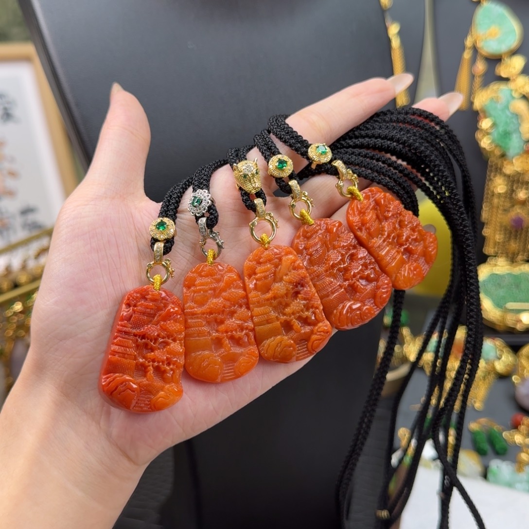 翡翠未镶嵌套链吊坠套装亏清