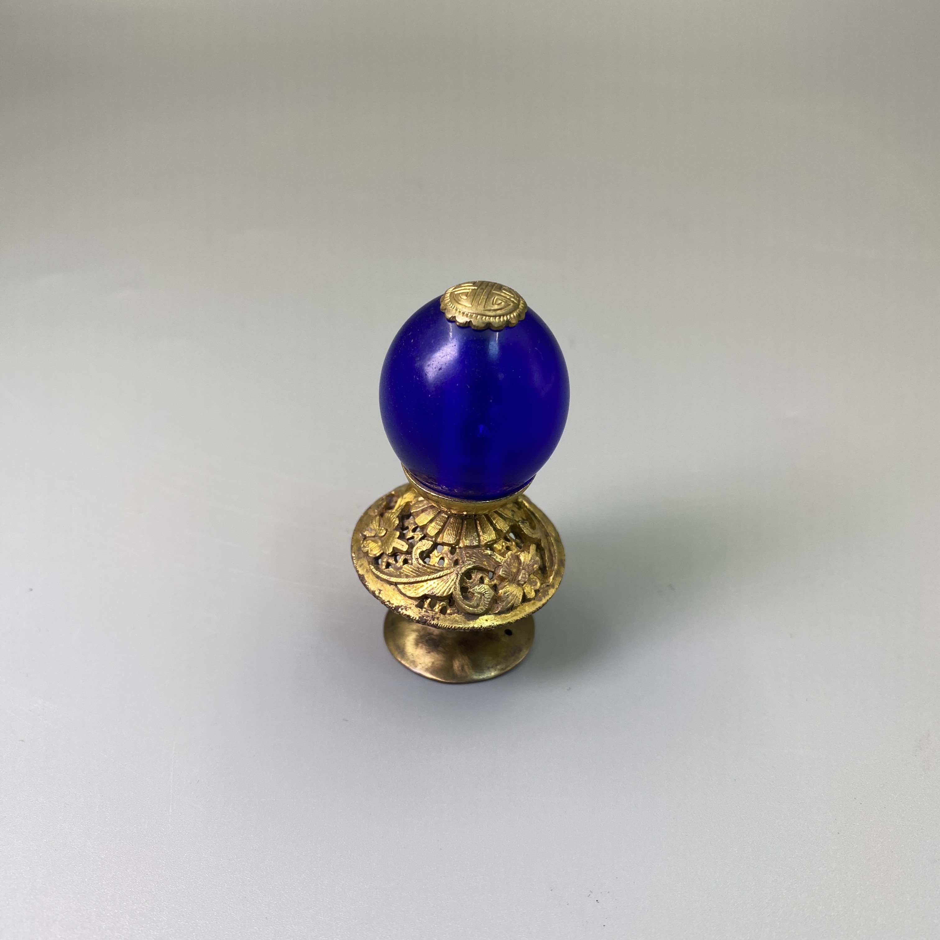 清代三品官员帽顶亮蓝官造琉璃铜鎏金益合/2501-274