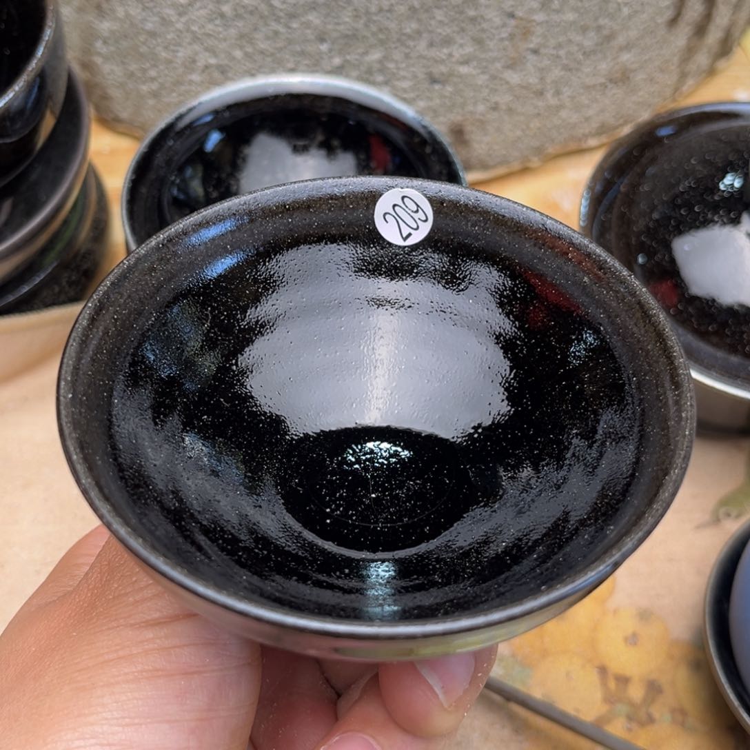 茶盏义兴龙窑坚持真柴烧