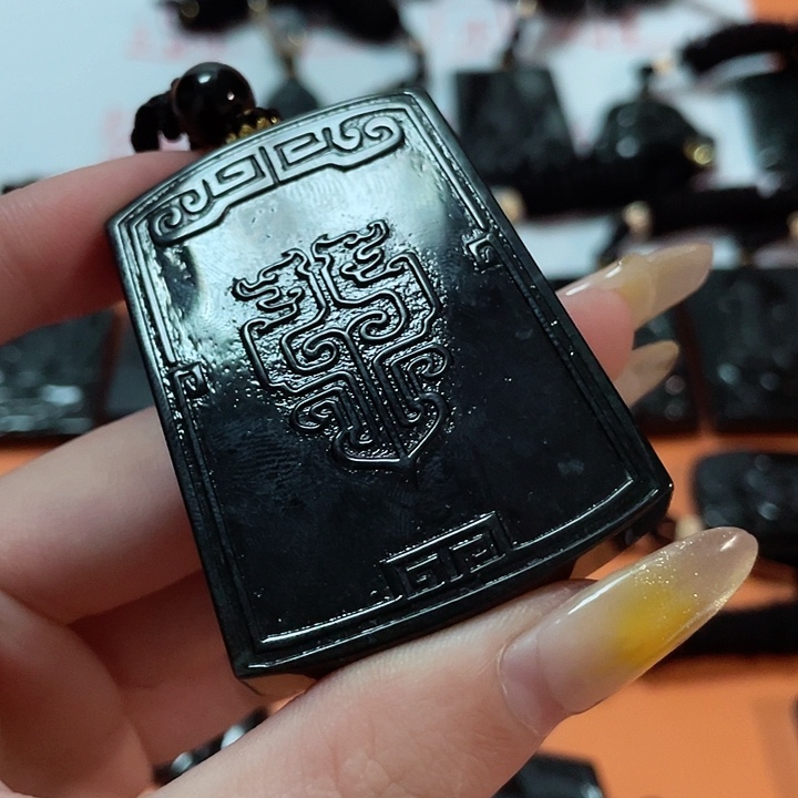 翡翠颈饰未镶嵌b****u翡翠吊坠